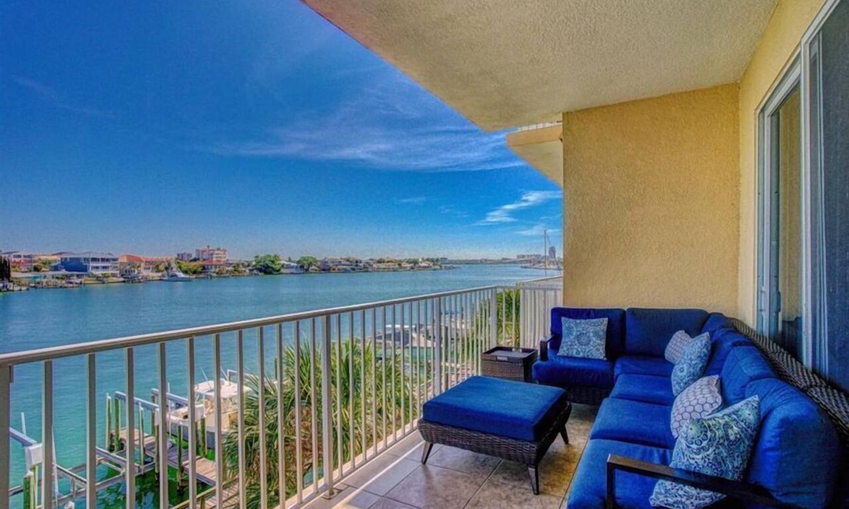 Clearwater Beach Condo | 301 Bay Harbor – Waterfront Luxury, Balcony Views, Heated Pool & Walk to Clearwater Beach