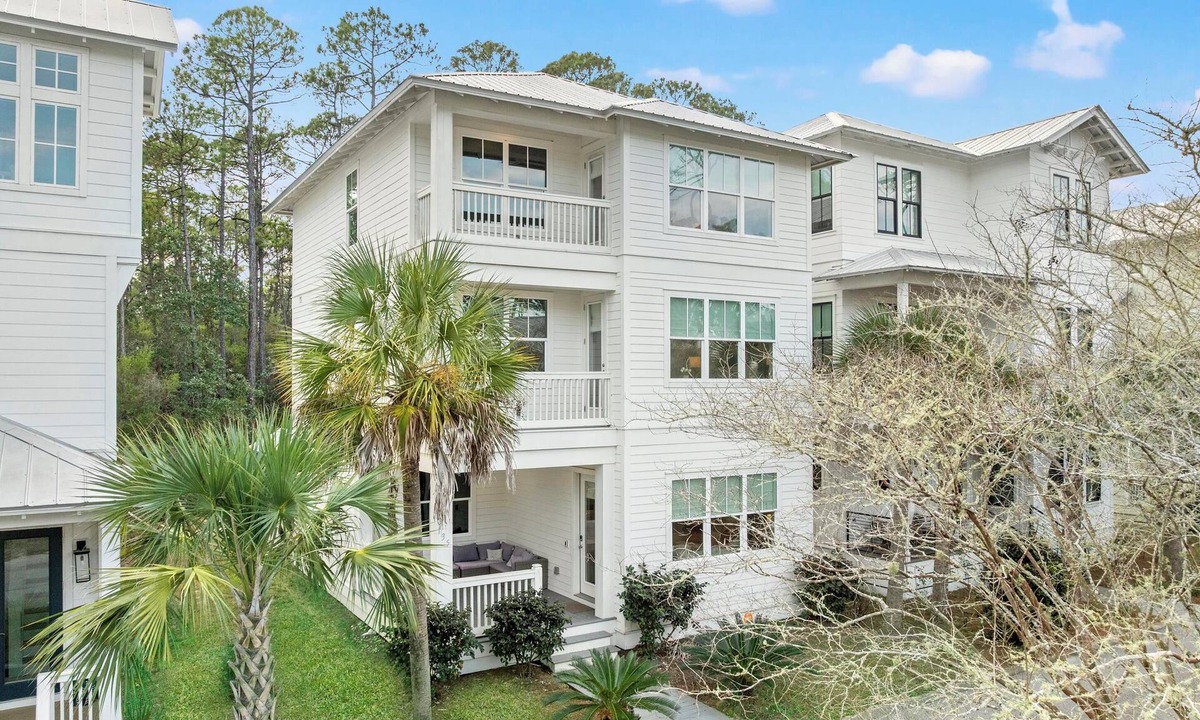 Treetop House | 30A Beach House Scissortail - Pet Friendly, Pool, Beach, Sleeps 18 - Free Golf!