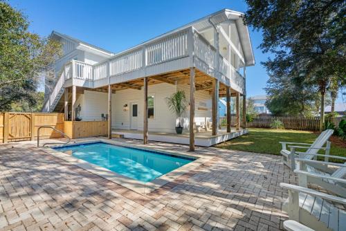 Gulfview Heights House | 34 Buddy Street
