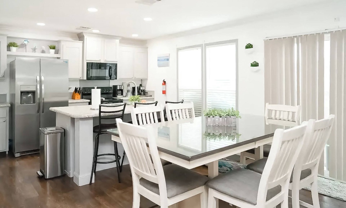 Upper Grand Lagoon Cottage | 3BR Canal-front Home w/Wifi & Boat Dock