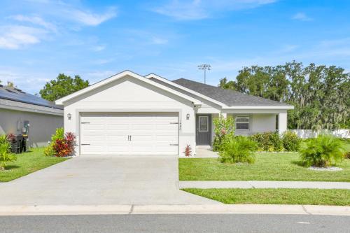 Auburndale House | 3BR House with Backyard & access to Auburndale Trail