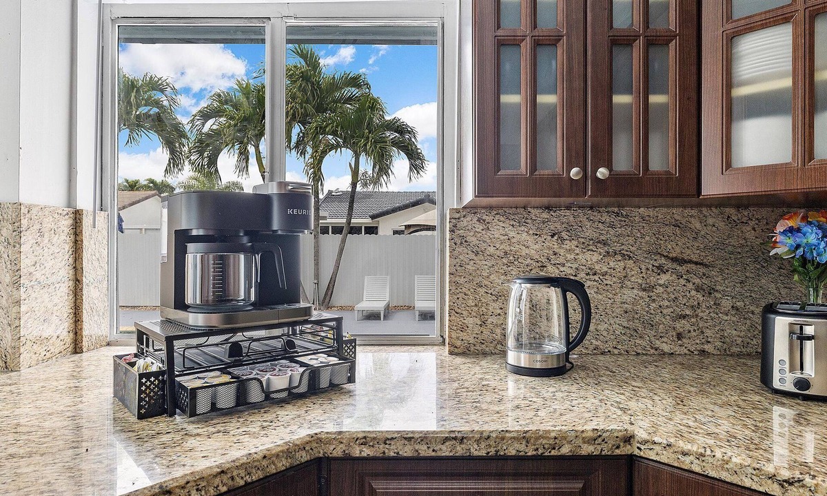 Richmond West House | 3BR Oasis Home, Modern & Renovated With A Nice Private Pool, Work & Pet Friendly