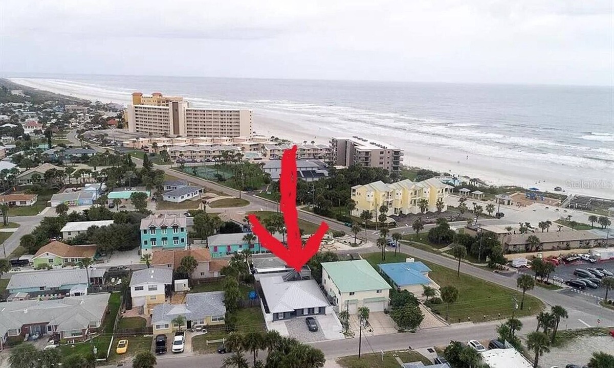 New Smyrna Beach House | 3rd house from beach with heated pool & tiki bar. 2 master suites + 2 bedrooms.