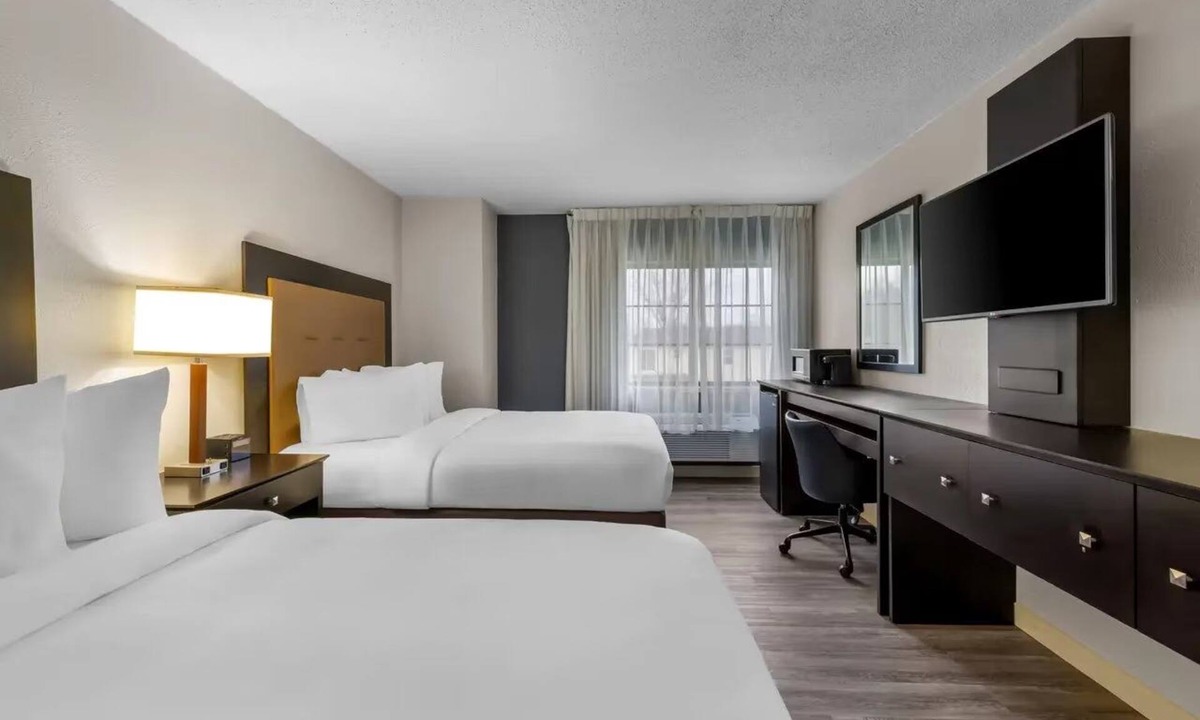 Brewerton Hotel | 4 Affordable Units Near Hikes, Parks, & Syracuse Destinations | Free Breakfast