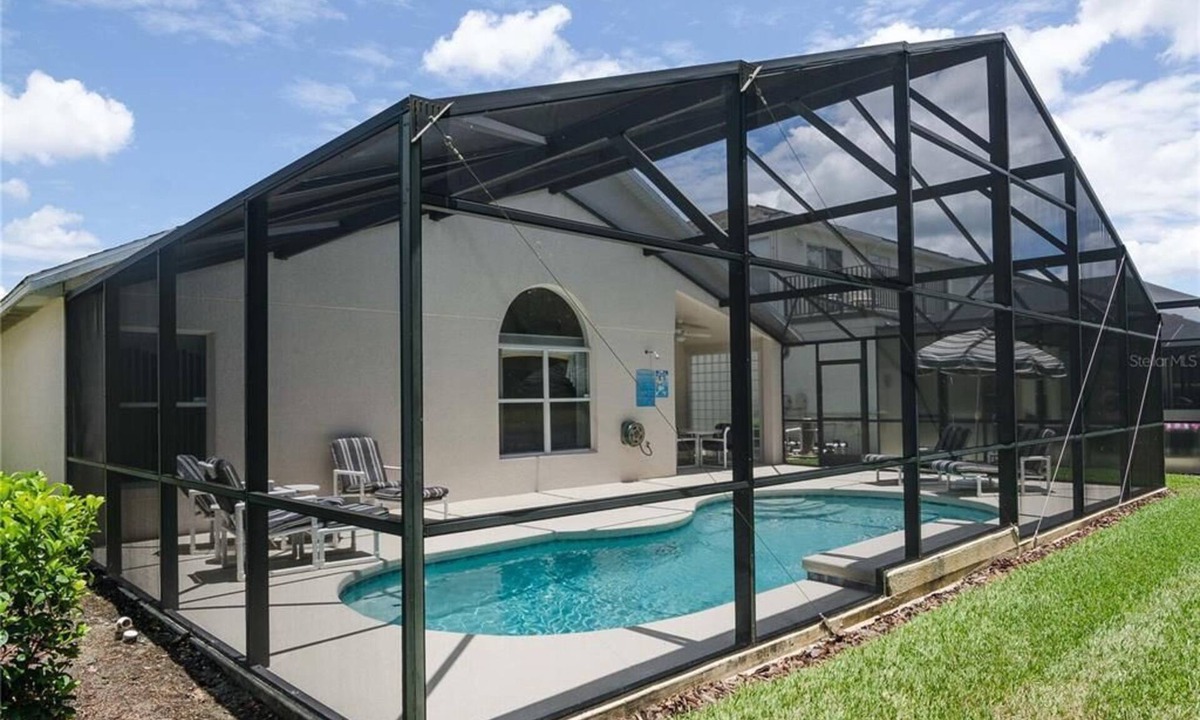 Cumbrian Lakes House | 4 bed/3 bath pool villa, gated community, well located.