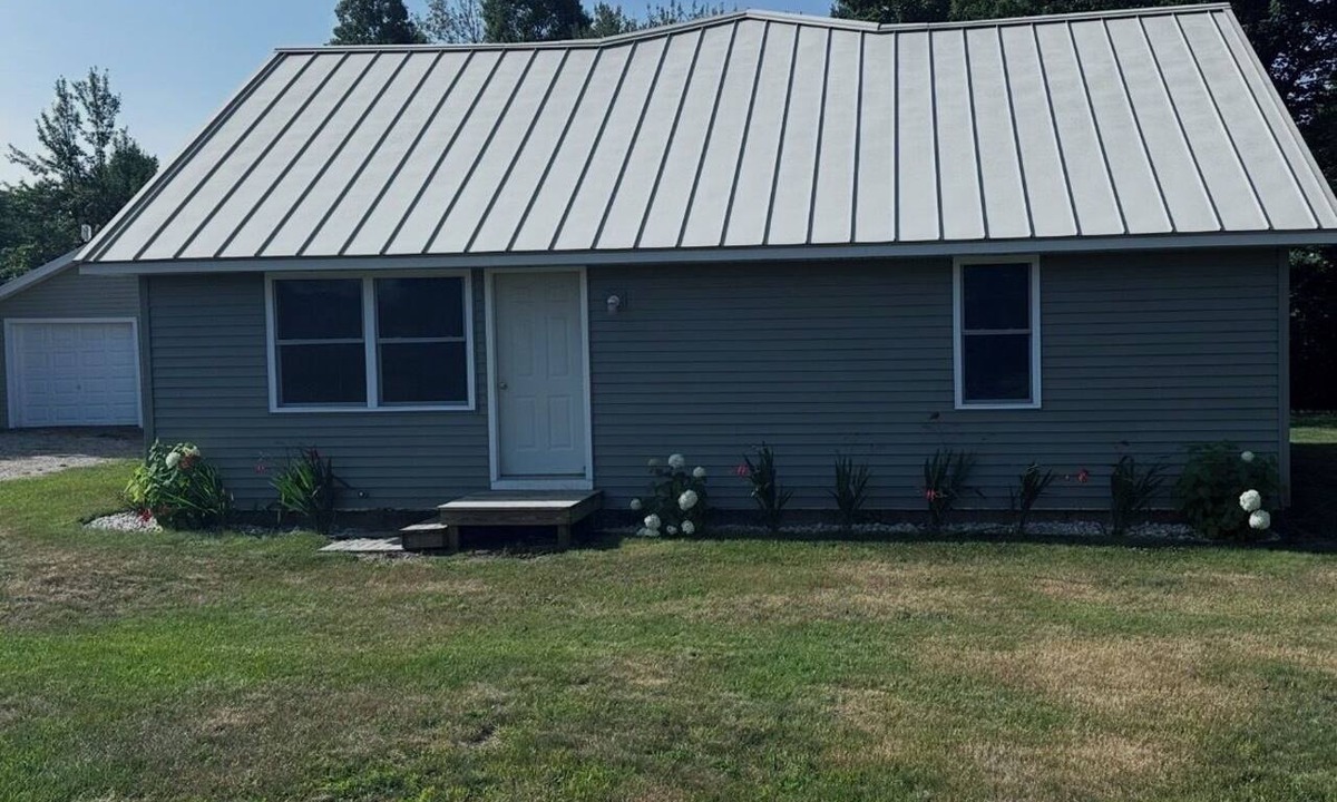 Beulah House | 4-bedroom, 2 full bath home centrally located in beautiful Benzie County