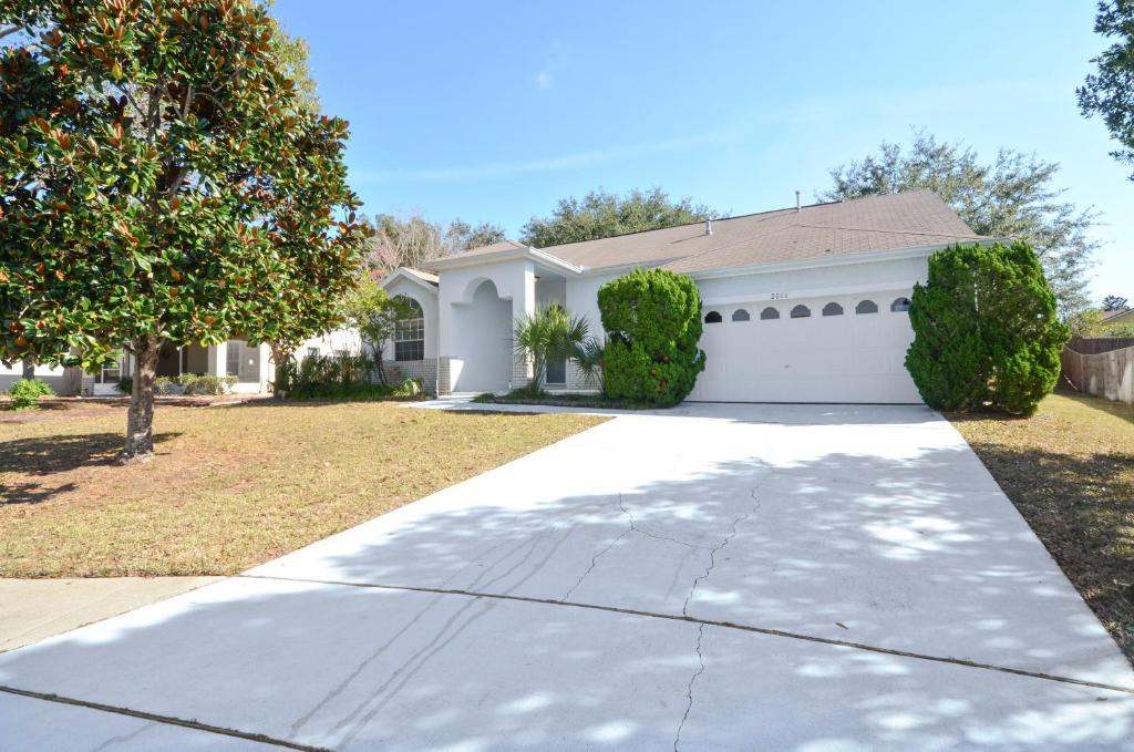 Greater Groves House | 4 Bedroom 3 Bathroom Pool Home minutes to Disney (6042)