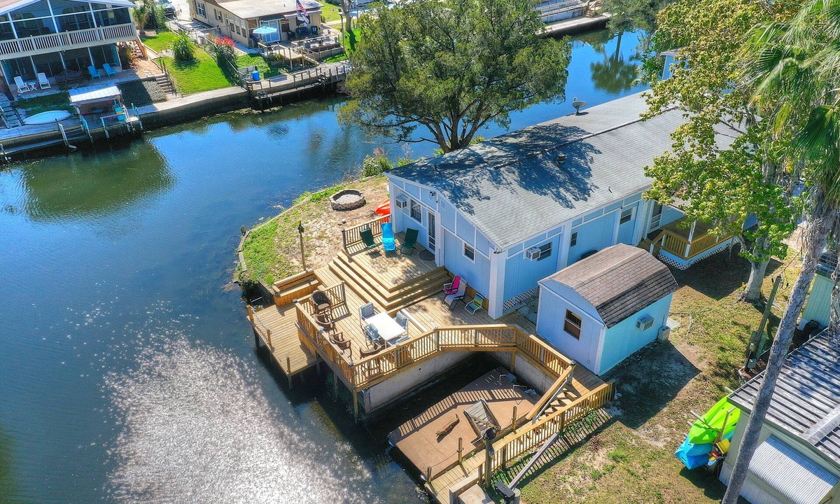 Weeki Wachee Gardens House | 4 Bedroom Farmhouse On The River 2