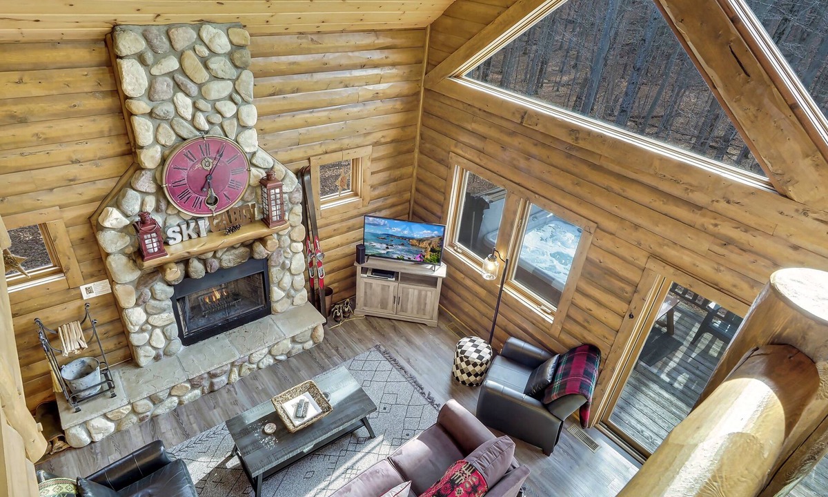 Boyne Falls Cabin | 4 BR Mountain Cabin 832 | Private Hot Tub | Ski-In/Ski-Out | Sleeps 14!