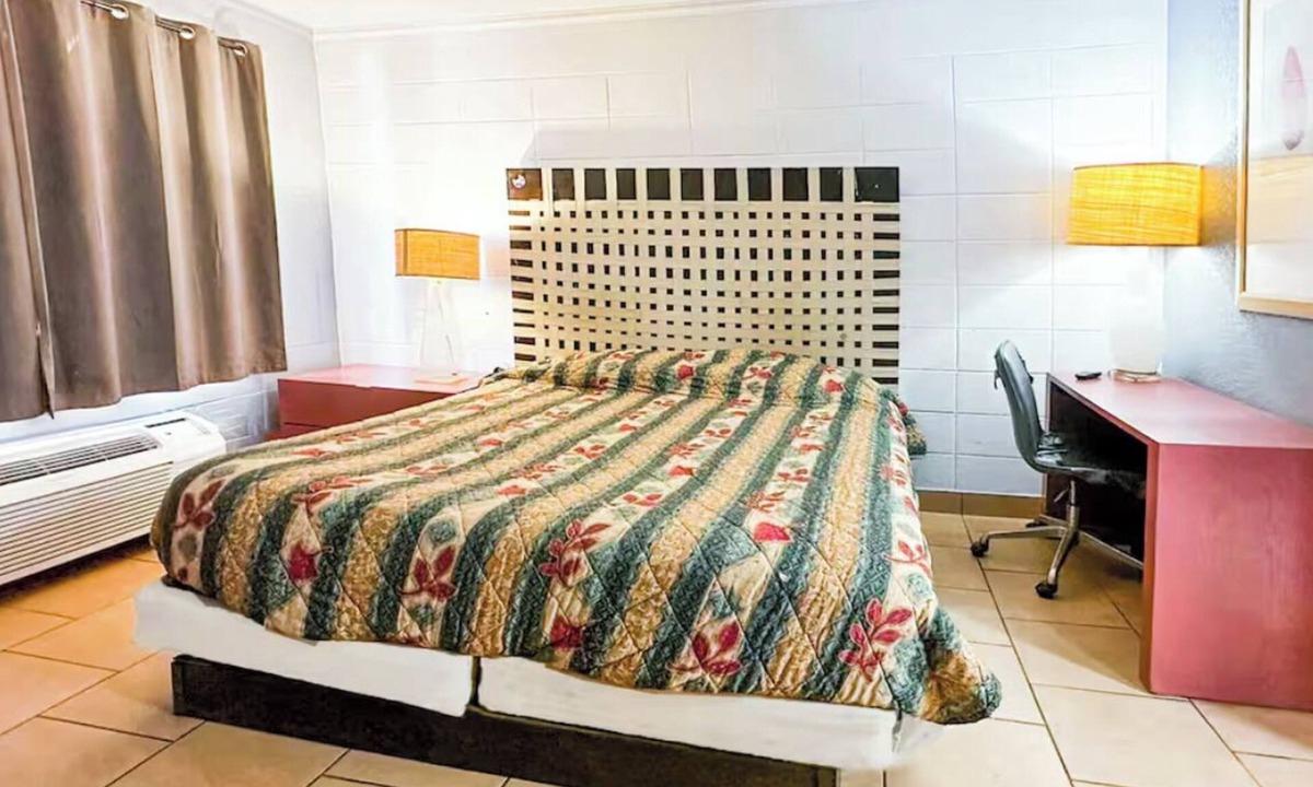 Albany Hotel | 4 Group-Friendly Rooms Near Parks, Trails & Popular Albany Attractions