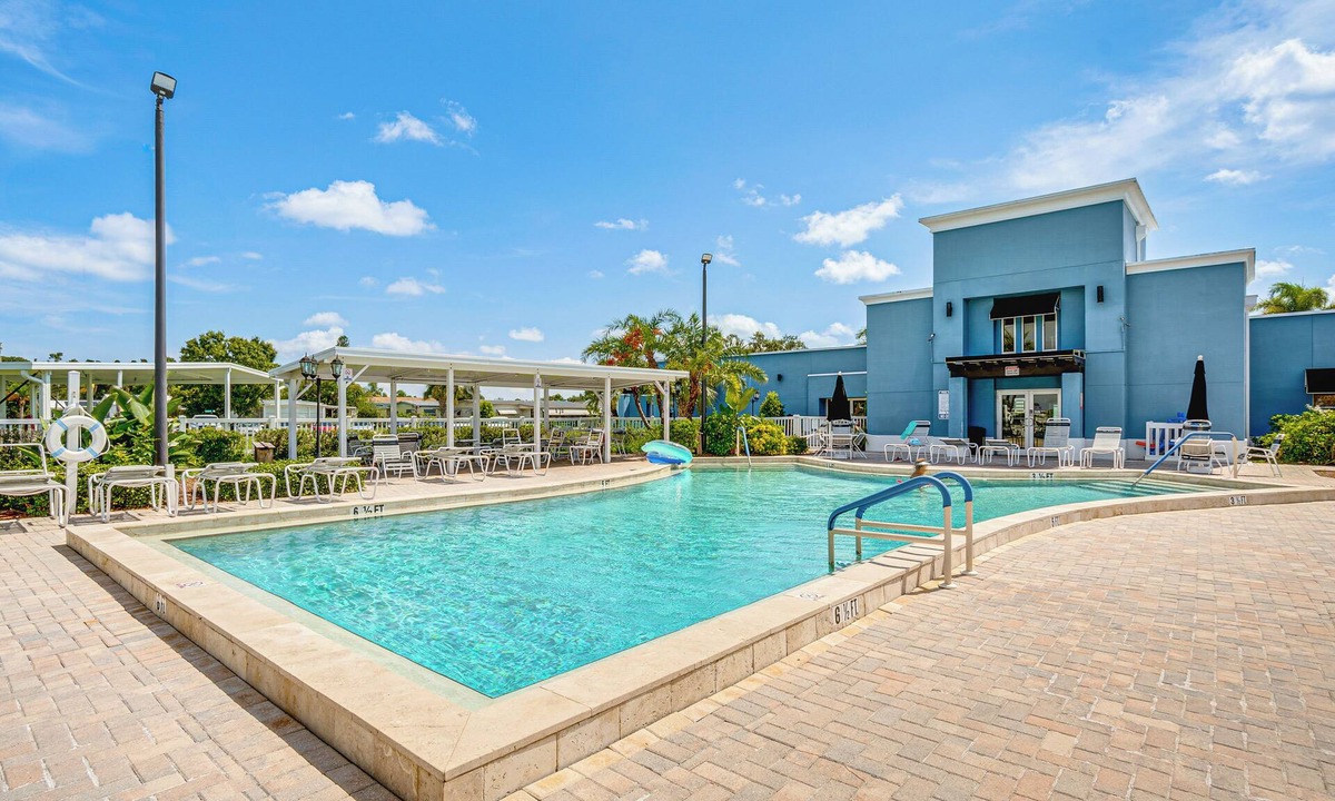 North Sarasota House | 4 Mi to Dtwn Sarasota! Family Home w/Pool Access