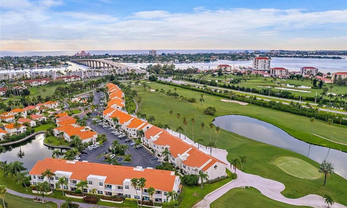 Isla del Sol Condo | 4 Mi to St Pete Beach! Family Condo w/Pool Access