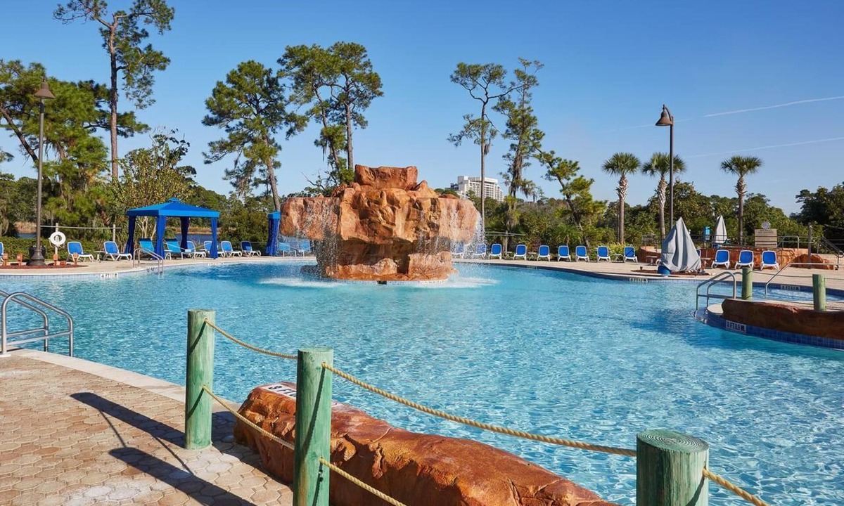 Lake Buena Vista Hotel | 4 Relaxing Units! Onsite Swimming Pools, Close to Universal Studio