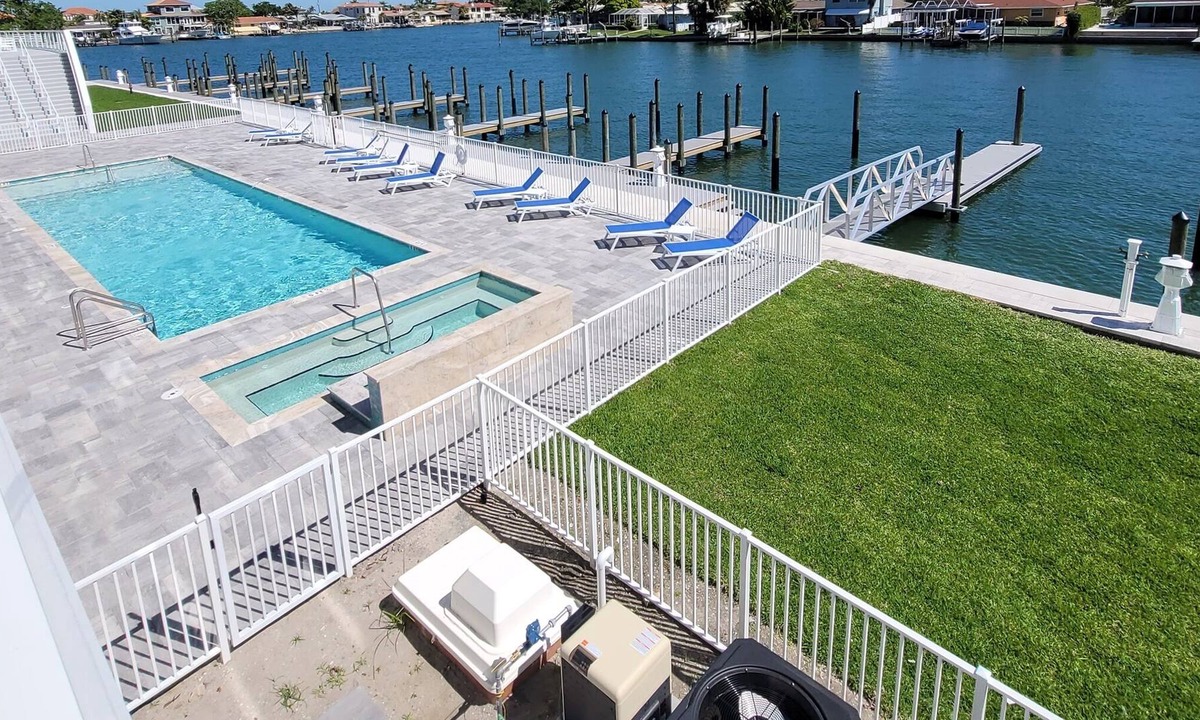 Island Estate Condo | 410, 3/2, Clearwater Beach in 6 min, Pool/Gym, NEW