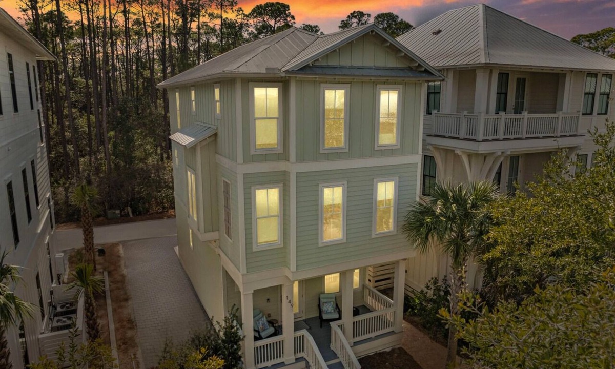 Treetop House | 4BD/4.5BA Perfect for 1-2 Families in heart of 30a/Rosemary Bch w/HWY98 access