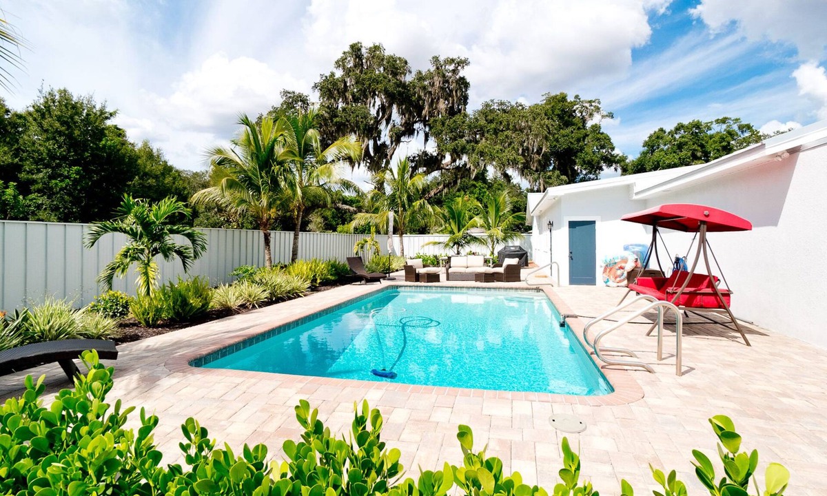 Trailer Estates House | 4Bd 4Ba private, 4 kings bf, heated pool, sleeps 16+!