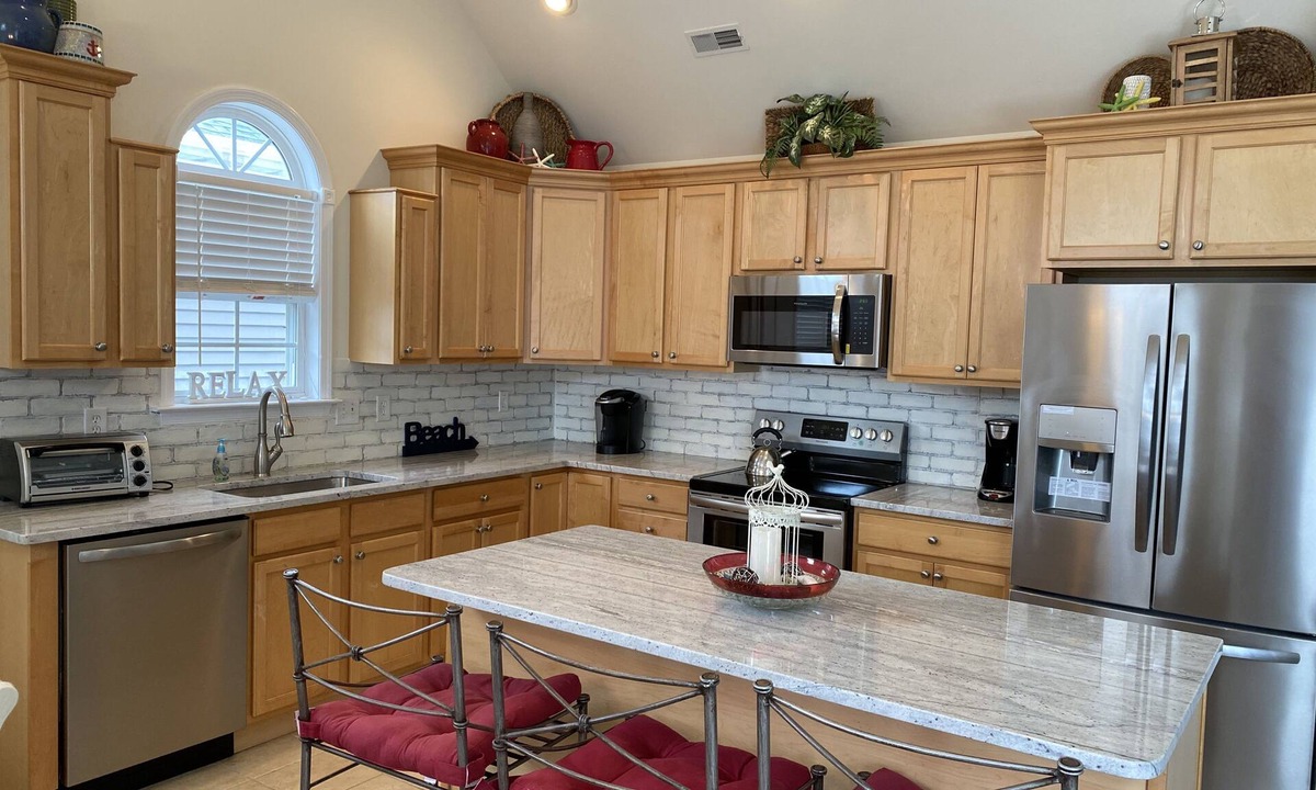 North End Condo | 4BR - 3 Bath/9th & Central