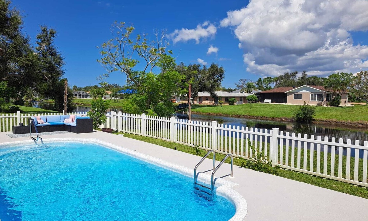 Oakland Hills House | 4BR Canal Pool Home - Sleeps 10 - Gulf Beaches 5 Min - Rotonda West