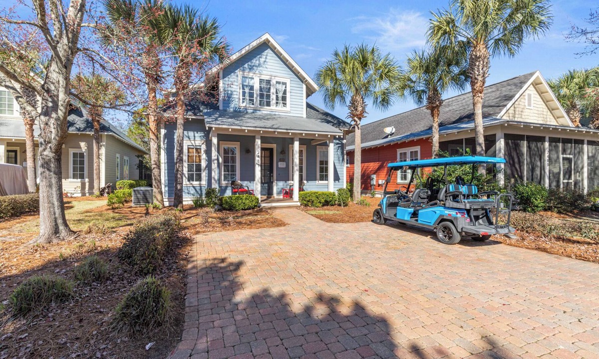 Sandestin House | 4BR Cottage with SIX SEAT Golf Cart! Steps to Pool, Putting Green, Beach Tram