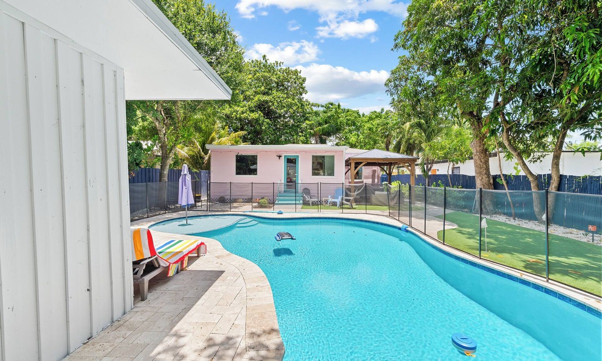 Poinciana Park House | 4BR Las Olas hidden Gem w/Pool, Game Room, 25 min MAJOR INTERNATIONAL SPORTING EVENT, BBQ & mini golf