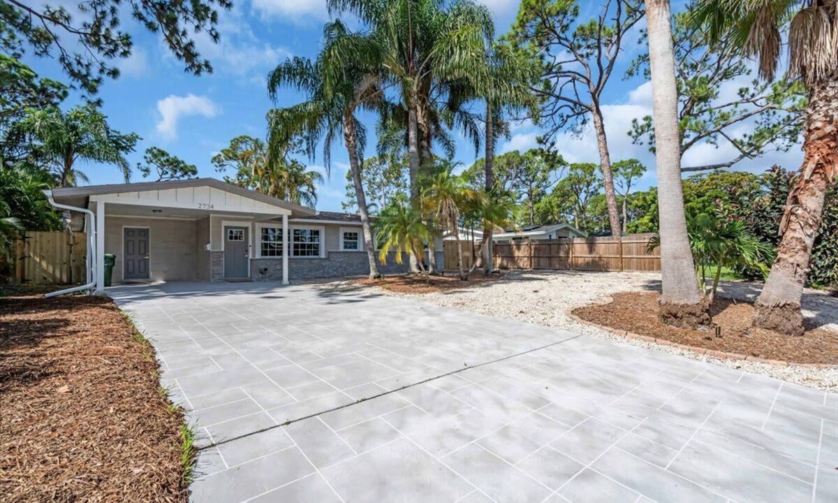Park East House | 4BR Pool Home Downtown & Lido Beach Pet Friendly