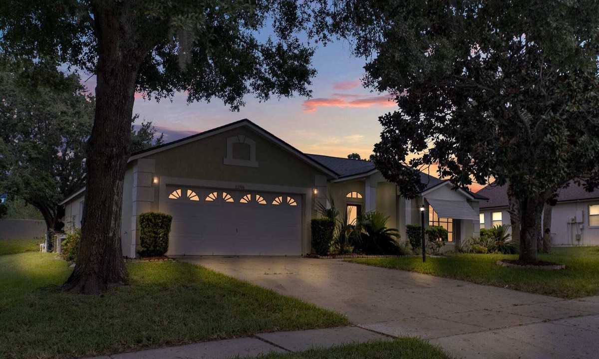 Clermont House | 4BR w/Private HEATED Pool + Hot Tub + Grill