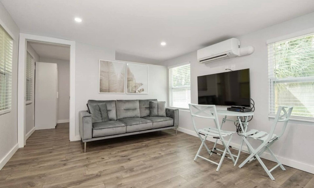 Safety Harbor Cottage | 4C Newly Renovated 1 Bedroom with Kitchenette