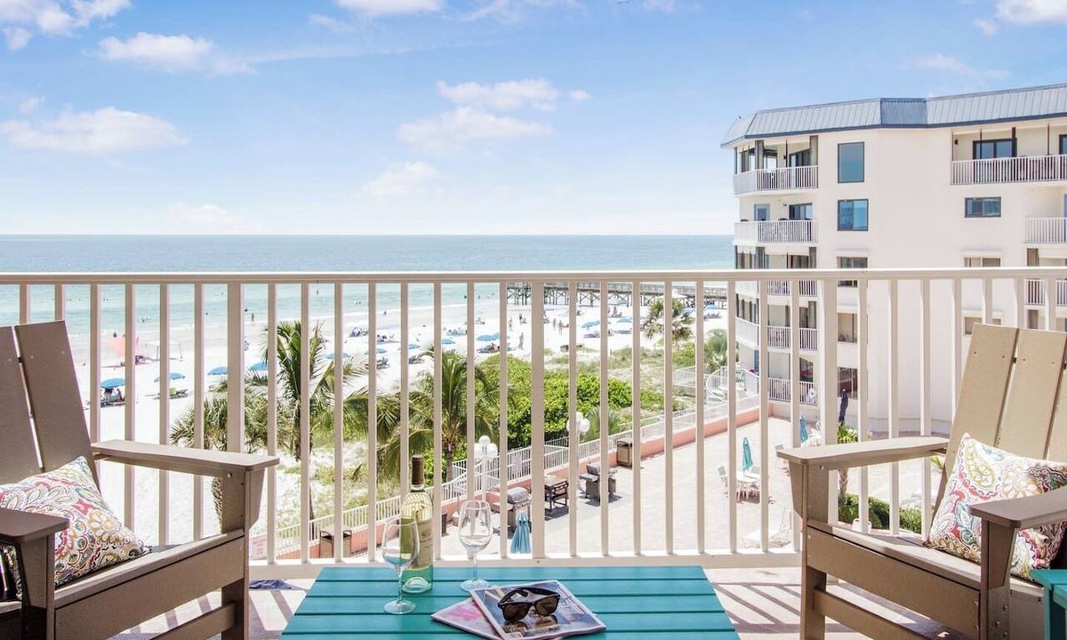 Indian Shores Condo | 4th Floor Poolside 3BR | Panoramic Gulf Views | Heated Pool, Hot Tub, Sleeps 11