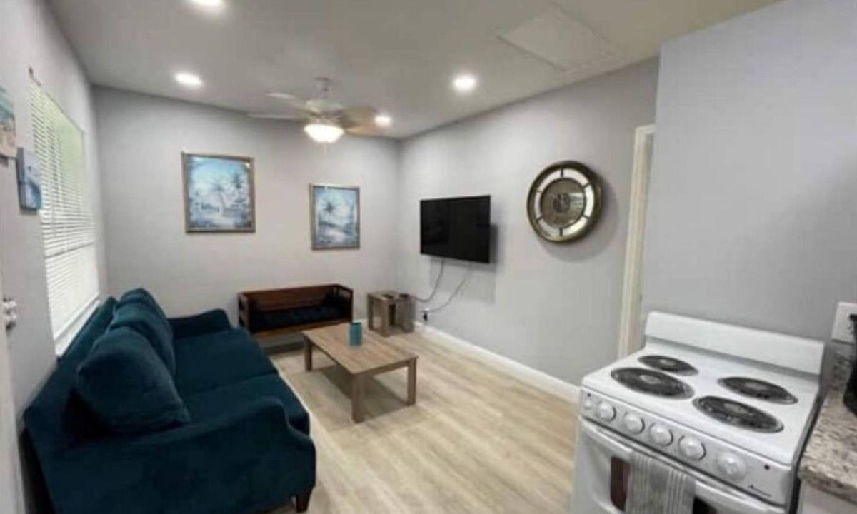 Singer Island Condo | 5 Min Walk-Beach, Baby Friendly, Wi-Fi, Surfing