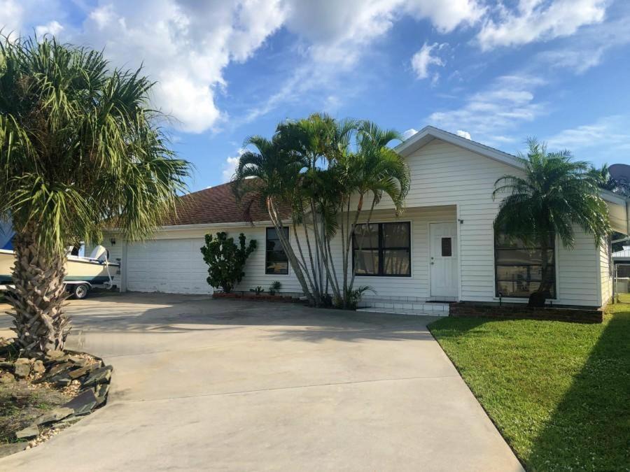 Mid Island House | 5310 Williams Drive - Beach home on canal!