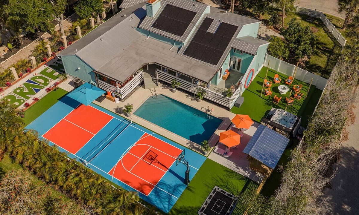 Trailer Estates House | 5BR, Sleeps 16, Htd Pool, Hot Tub, 5 min to IMG