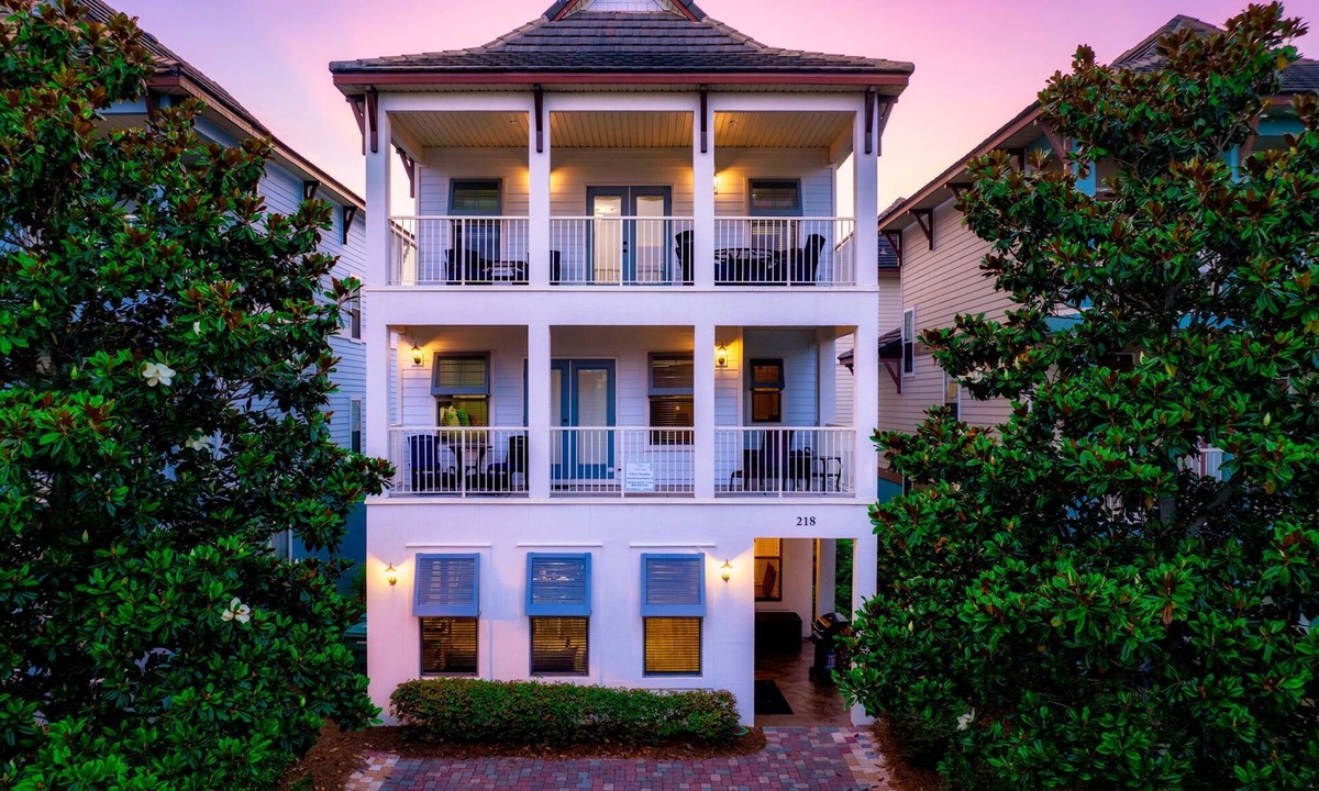 Villages of Crystal Beach House | 5BR4BA|NearBeach|Resort Style Spacious Pool!