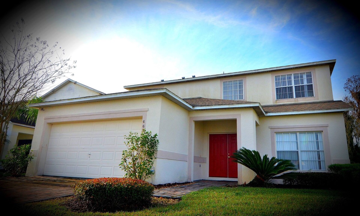 Cumbrian Lakes House | 6 Bedroom 5 Full Bath Private Home Located in a Gated Neighborhood