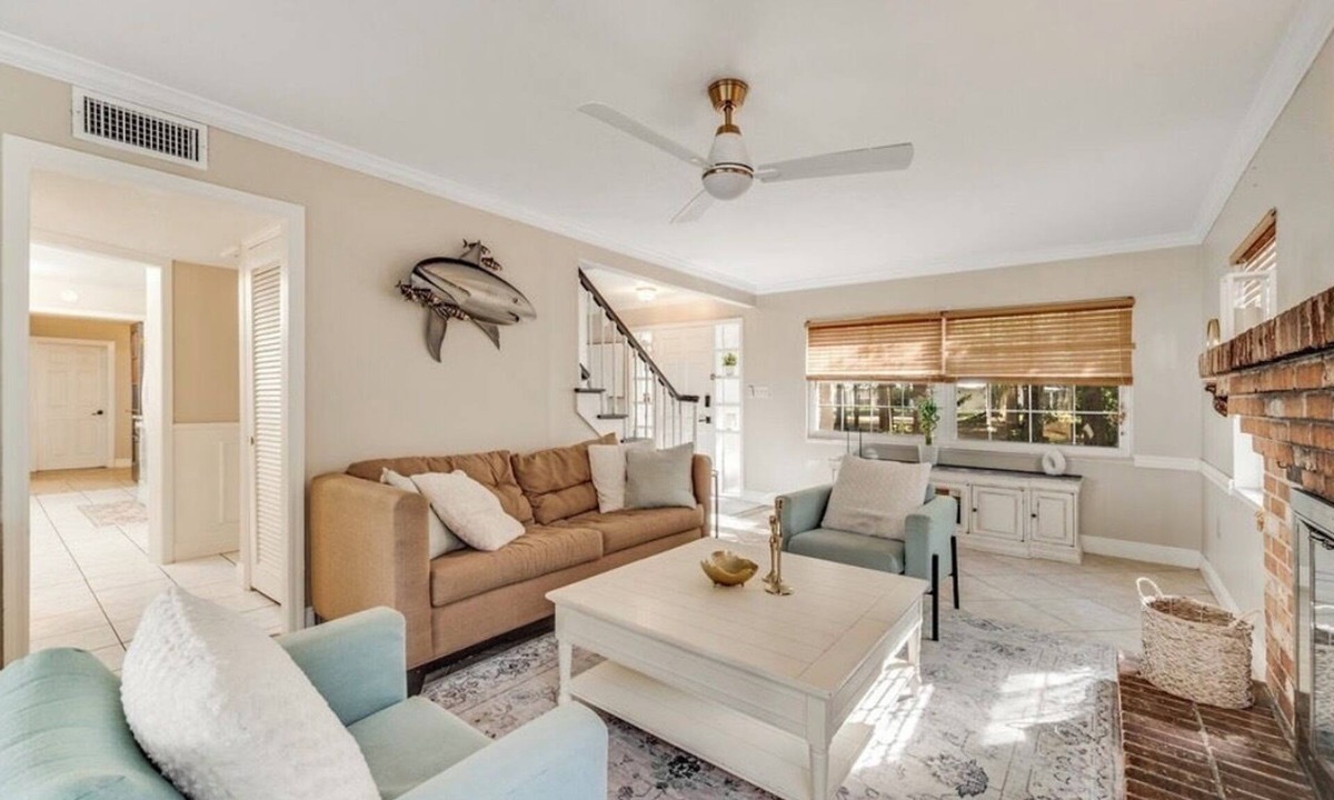 June Park House | 6 Bedroom Pool property. Pet Friendly