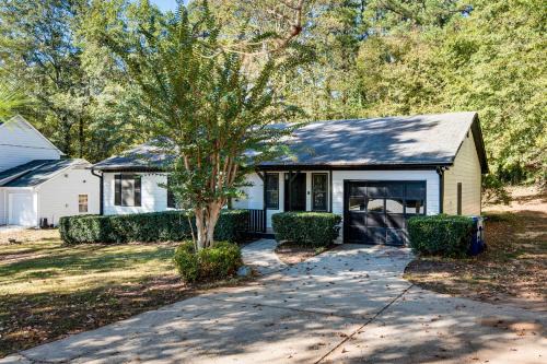 Clarkdale House | 6 Mi to Marietta Square: Family Retreat w/Yard!