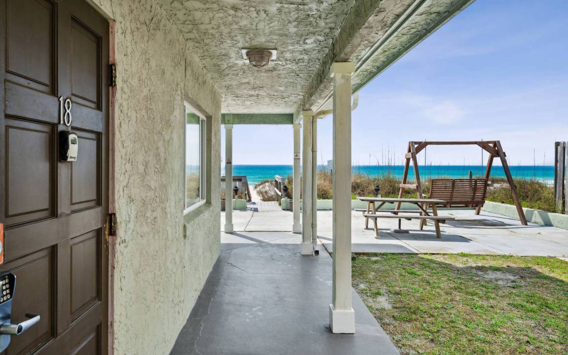 Silver Sands Beach Condo | 60 m² Condo ∙ 1 bedroom ∙ 4 guests