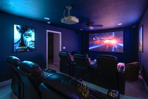Ballast Point Villa | 6BR Heated Pool + Spa, Gym+ Peloton, Theater, GameRoom
