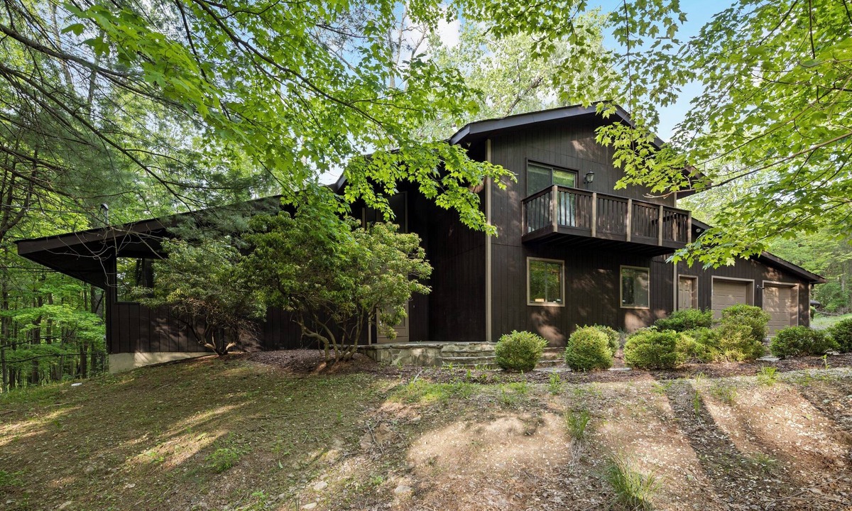 Washingtonville House | 7-bedroom villa with indoor pool in Washingtonville