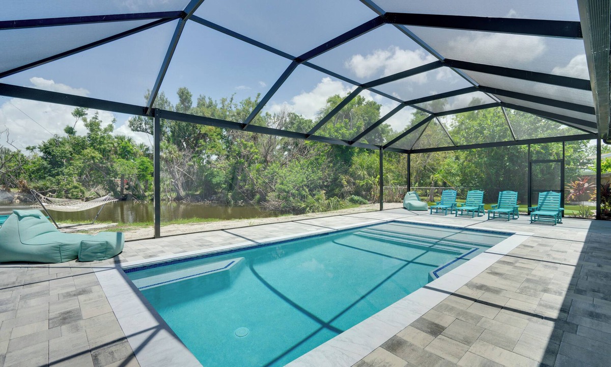 Iona Shores House | 7 Mi Fort Myers Beach: Luxe 'Mai Tai Villa'