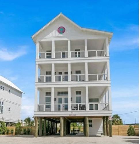 Fort Walton Beach House | 8 BR 6 BA Pool & Hot Tub Pickleball Fun