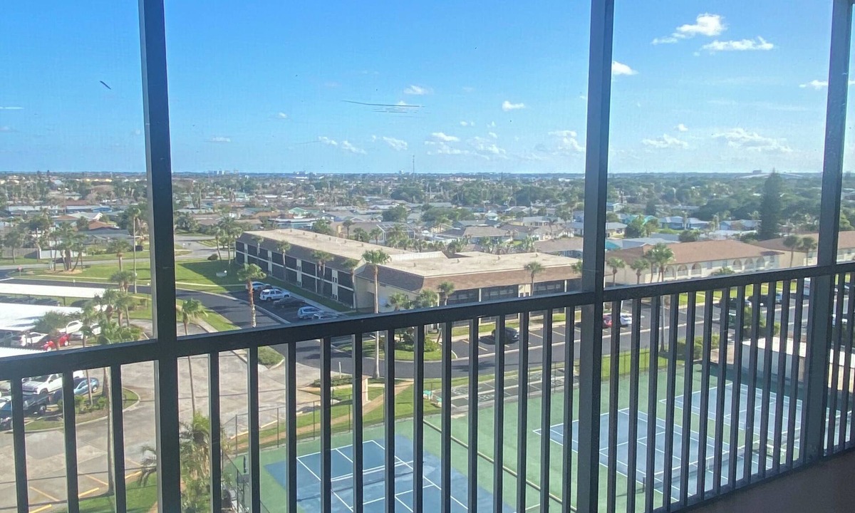 Indian Harbour Beach Apartment | A beautiful 2 bedroom penthouse in Indian Harbour Beach with pool, tennis court…