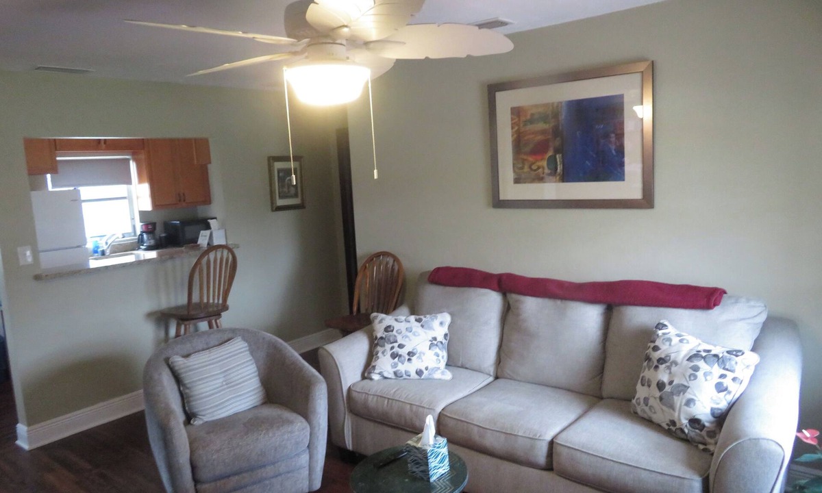 Lakeland House | A Cozy Home Near I-4, Lakeland hospital, cancer center ＆ Joker Marchant Stadium