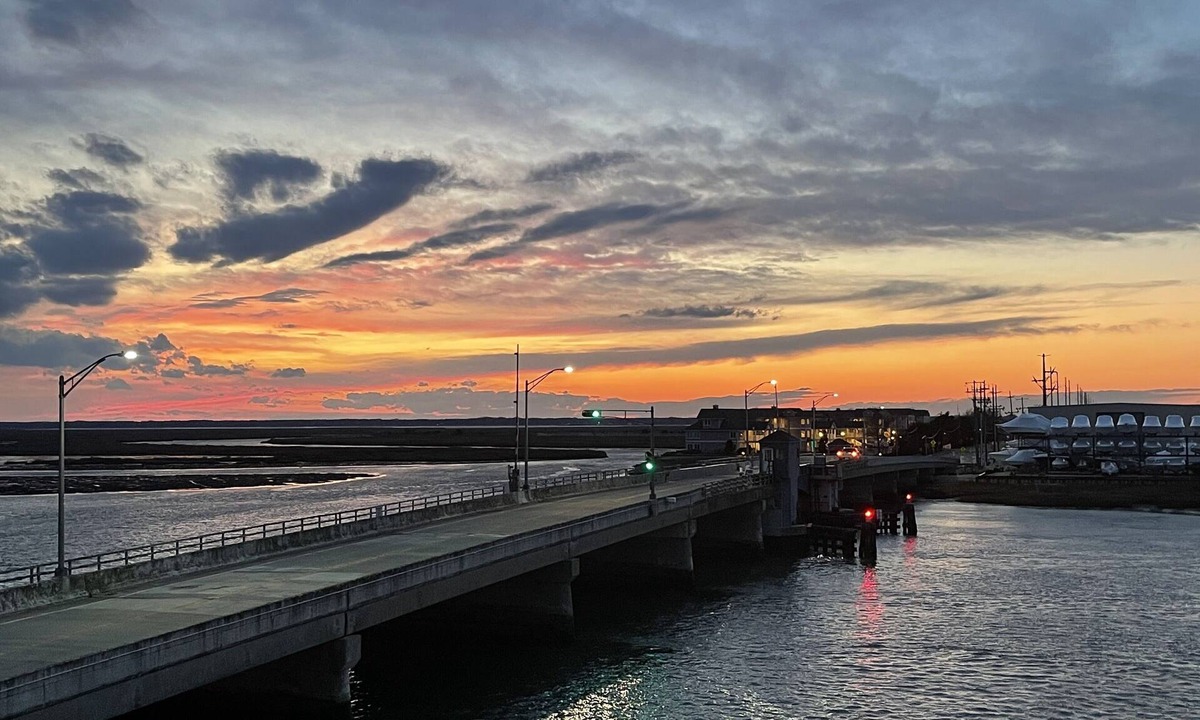 Stone Harbor Condo | A pristine condo on the bay that comes with beautiful sunsets.