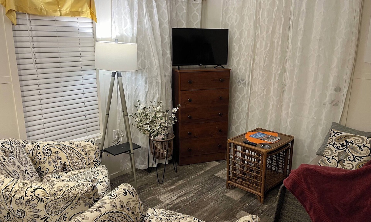 Venice Cottage | Adults 55+, House, 30 days-6 months. Traveling Professional/Snow Birds Furnished
