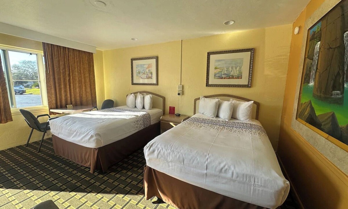 Daytona Beach Hotel | Affordable 2 Queens Near Sun Splash Park – Less than 4 Miles Away - 4 Units!