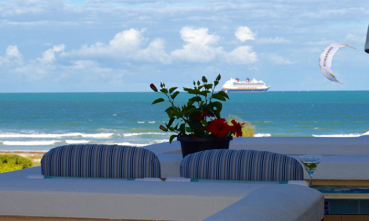 Port Canaveral Condo | Affordable Luxury 2BR/2BA + Bunks Beachfront SP./Camp NASA Disney, cruise
