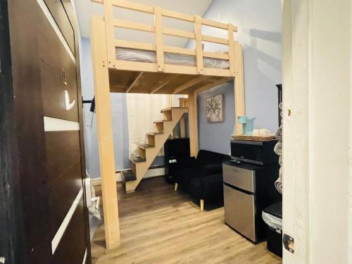 Wanaque Hostel | Affordable Private Room inWanaque Near NYC, Trails