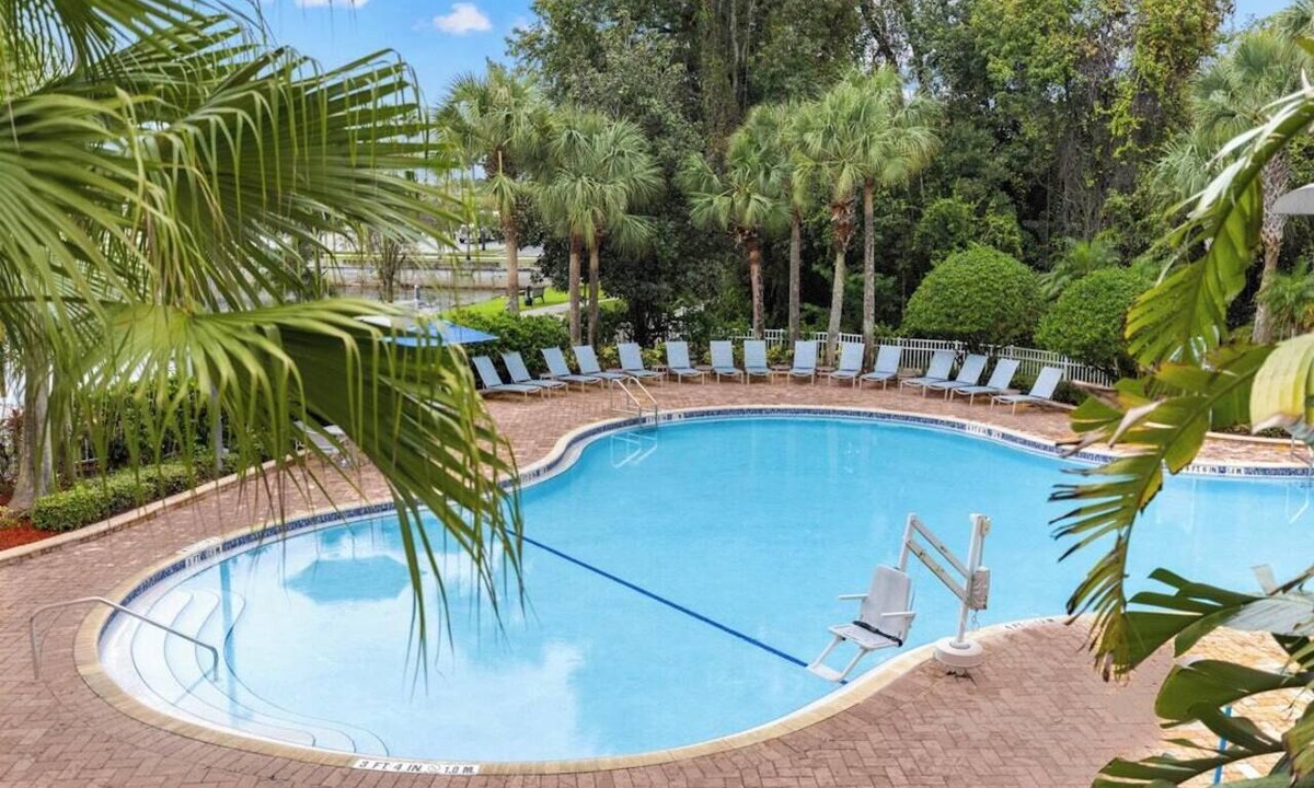 Kissimmee Resort | All Suite Resort near Old Town Amusement Park and Disney World