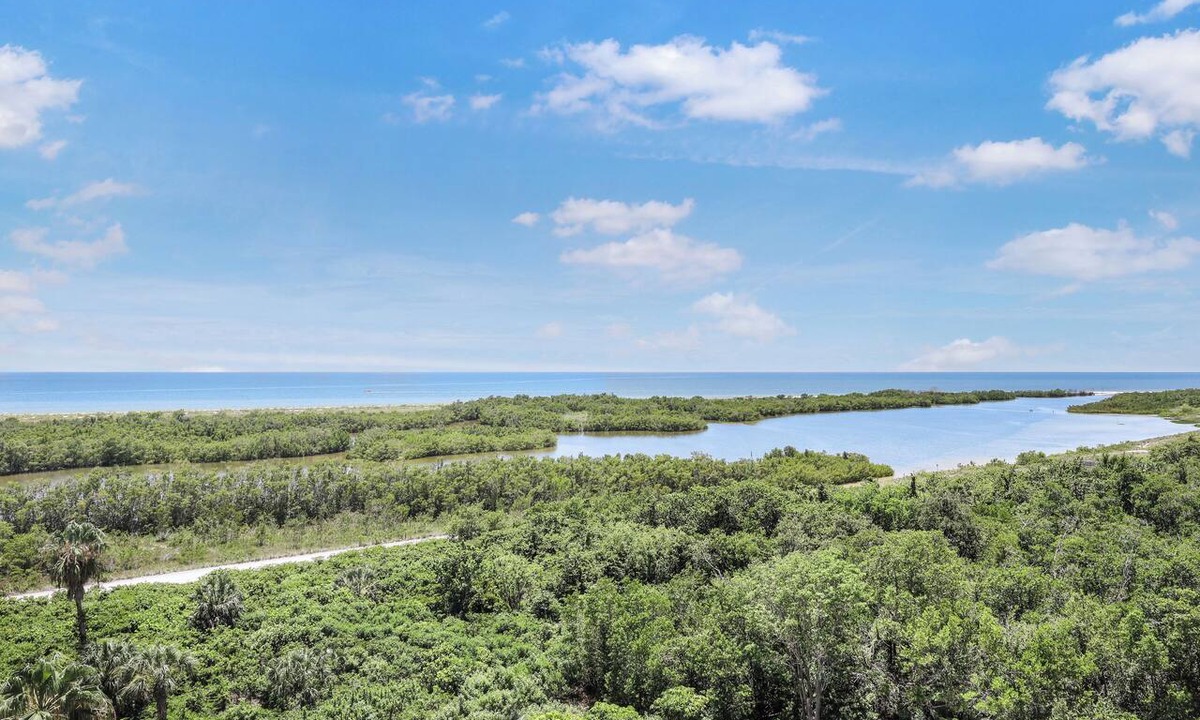 Marco Island Condo | Alluring Beachfront Condo | Pool & View of Lagoon
