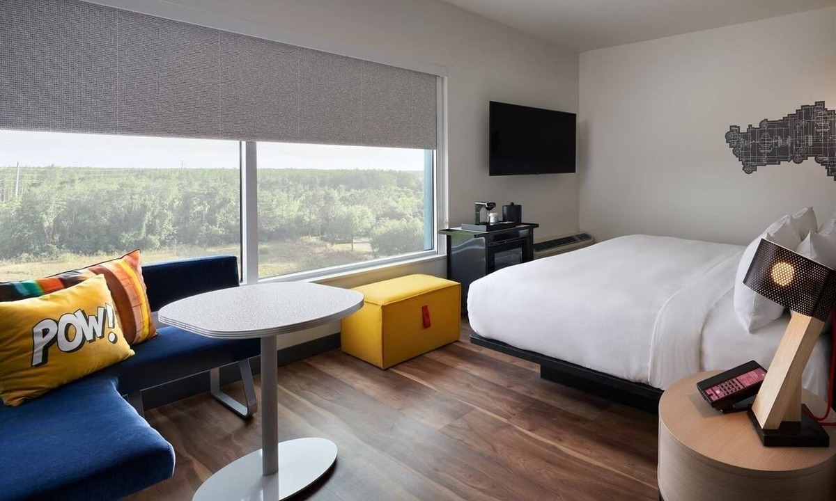Williamsburg Hotel | Aloft King | Aloft Orlando at SeaWorld | Steps from SeaWorld & Parks